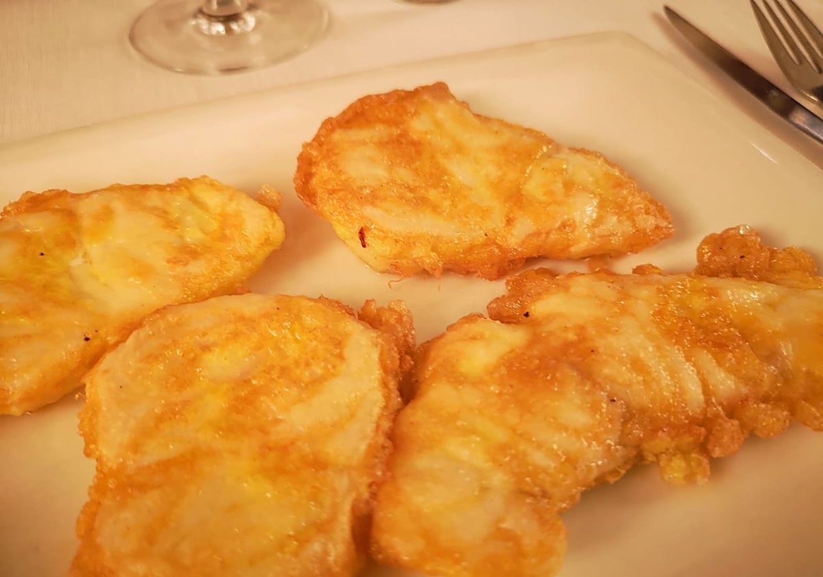 Imagen principal - La merluza, las alcachofas y su croqueta.