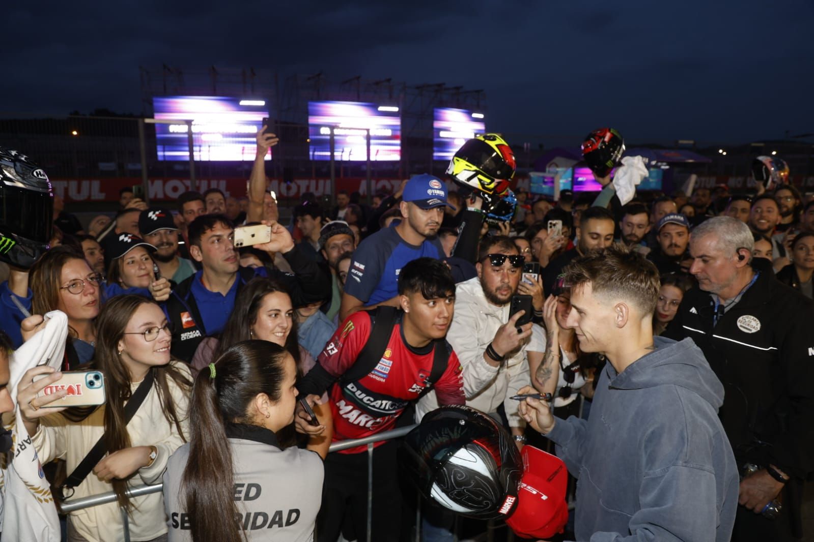 Fotos de ambiente en el GP Cheste 2025