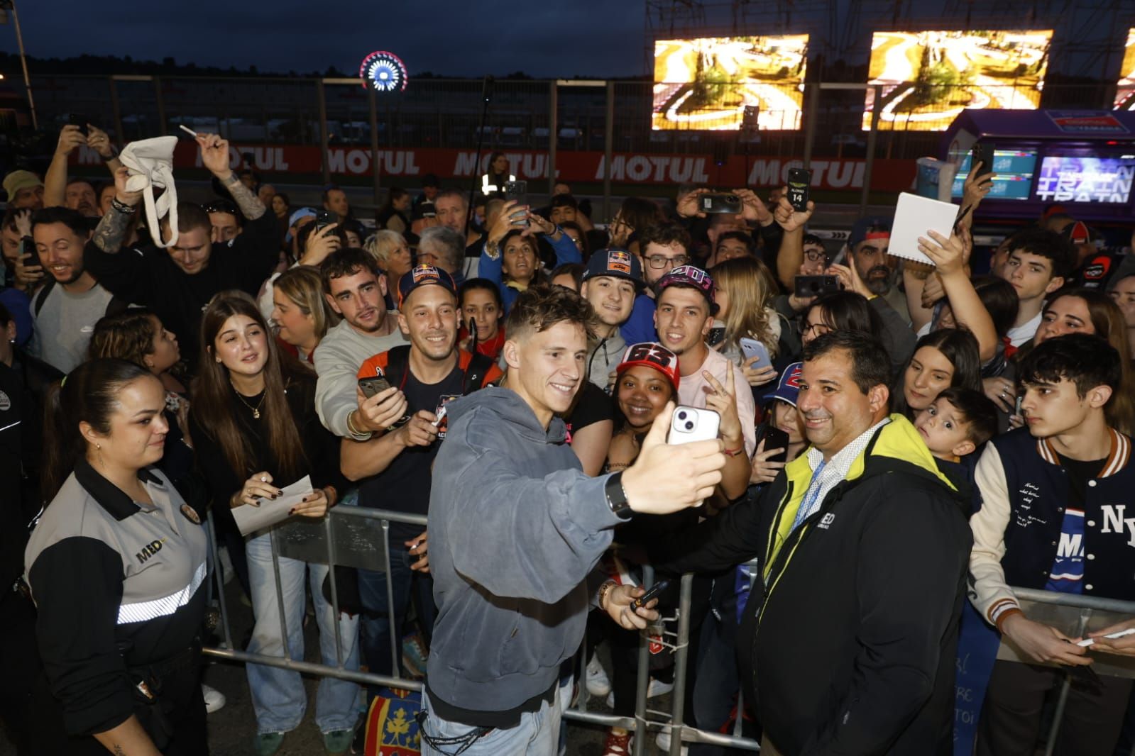 Fotos de ambiente en el GP Cheste 2025