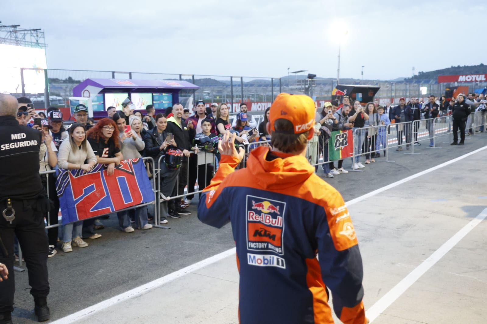 Fotos de ambiente en el GP Cheste 2025