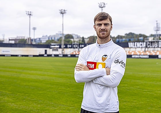Lucas Beltrán, posando en Paterna.