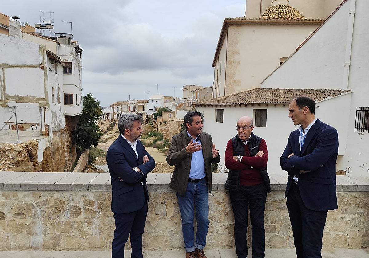 Collado, Navarro, Ezpeleta y Cervera, en Chiva.