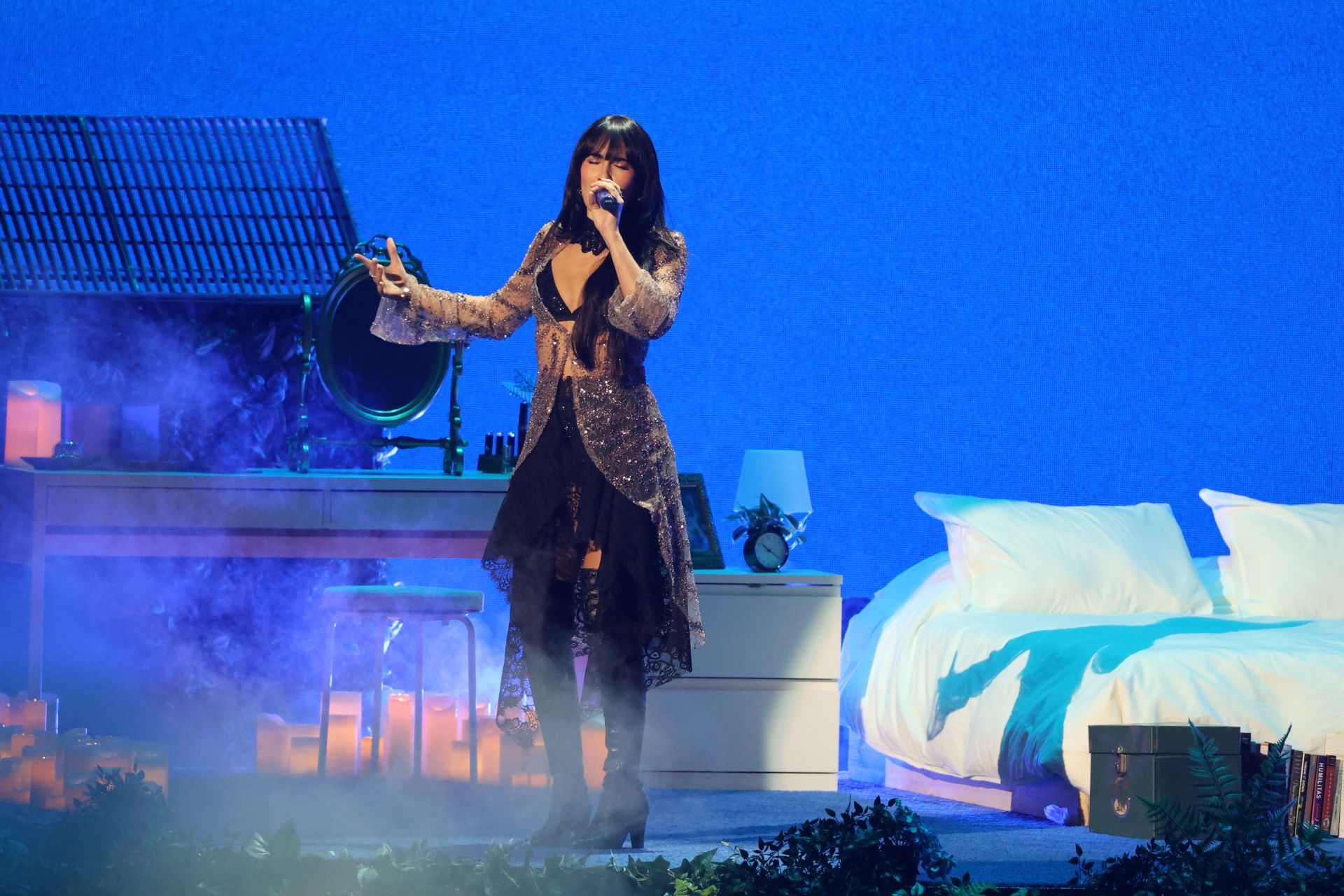 Los looks más impactantes de la alfombra roja de los Latin Grammy 2025