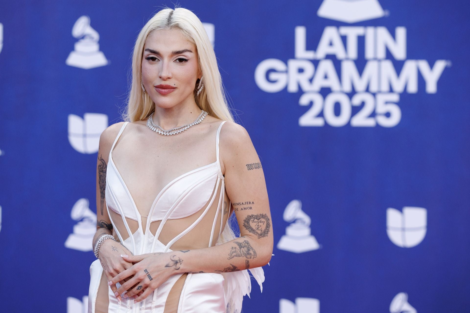 Los looks más impactantes de la alfombra roja de los Latin Grammy 2025