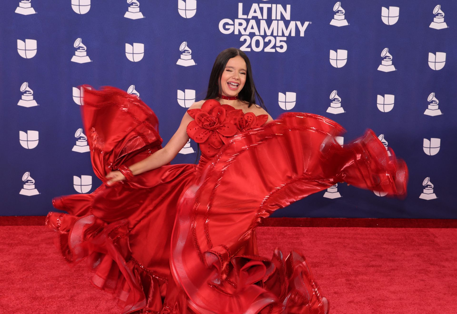 Los looks más impactantes de la alfombra roja de los Latin Grammy 2025