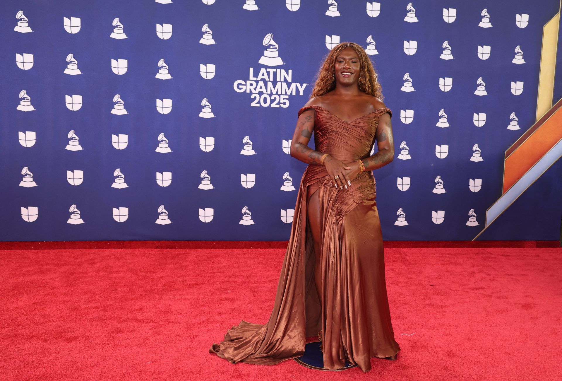 Los looks más impactantes de la alfombra roja de los Latin Grammy 2025
