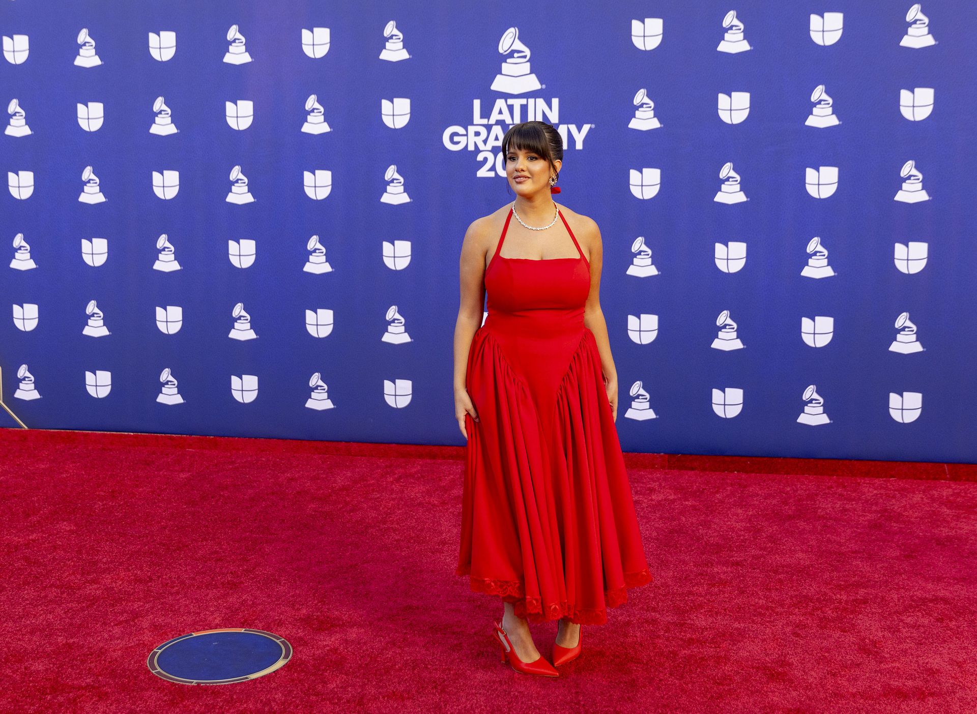Los looks más impactantes de la alfombra roja de los Latin Grammy 2025