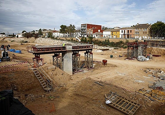 Reconstrucción de una pasarela sobre el Poyo en Picanya.