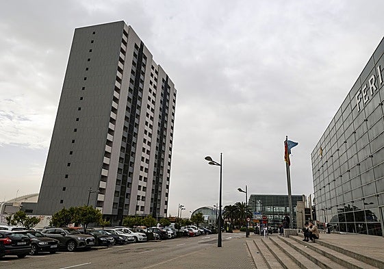 El nuevo Hotel Valencia Feria, a la izquierda de la imagen.