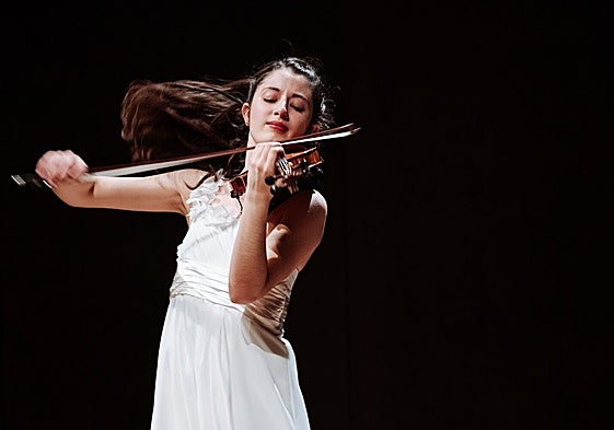 La violinista granadina María Dueñas.