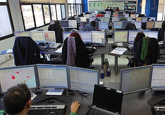 La sala de control de las llamadas del 112.