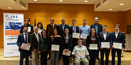 Foto de familia de premiados, becados, patronos y miembros de ETSICCP UPV en la ceremonia de la Fundación Juan Arizo de esta edición.