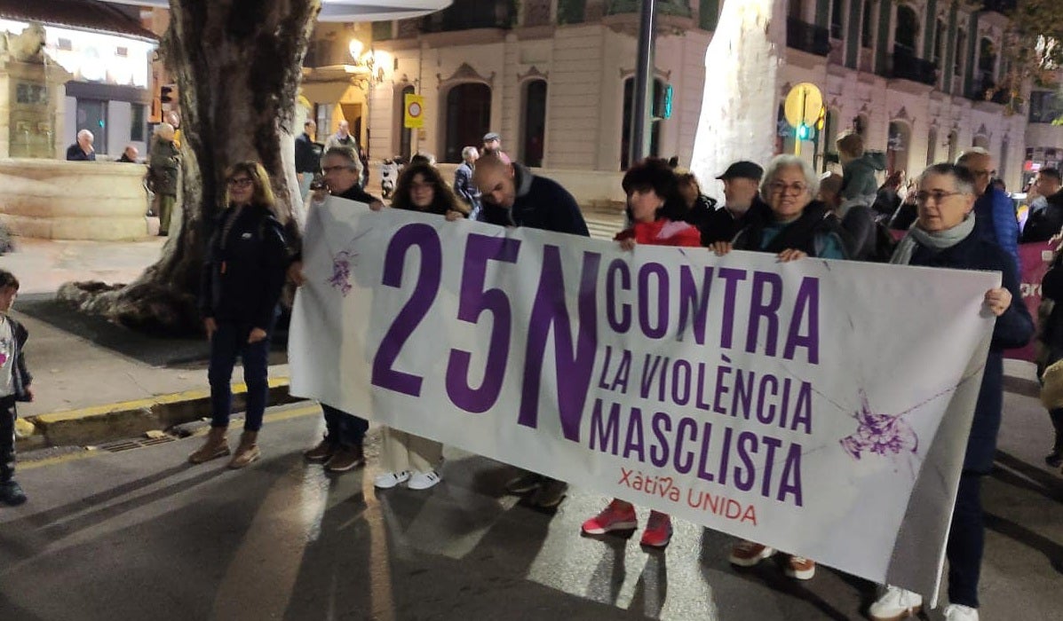 Miembros de Xàtiva Unida en la manifestación del 25N del año pasado.