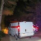 Furgón fúnebre la noche en la que se produjo el triple crimen en El Saler.