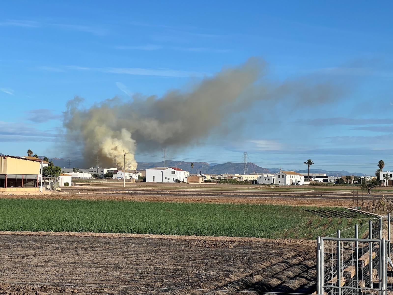 Fotos del incendio en un taller de motos de Alboraya