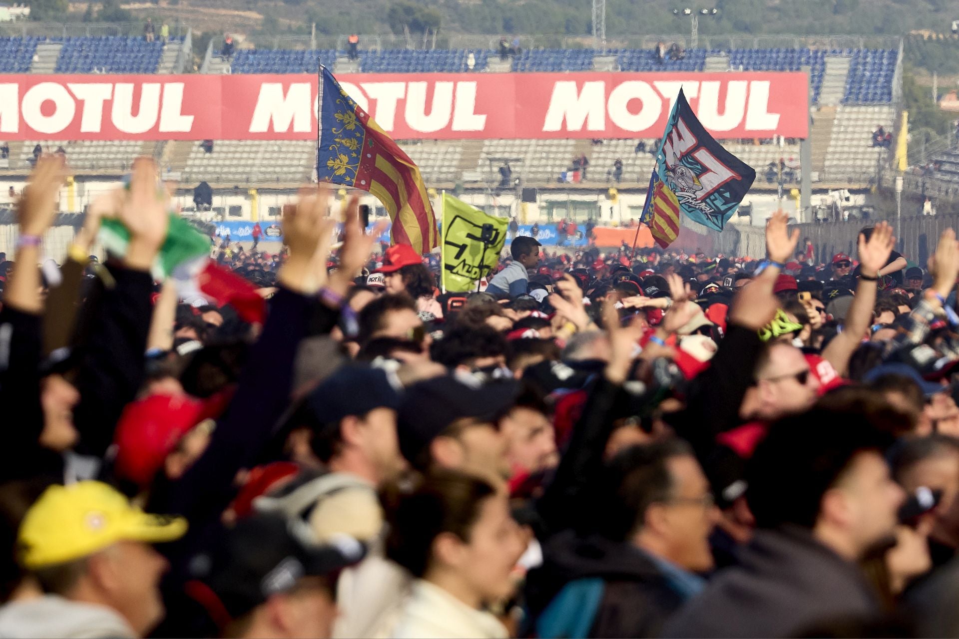 El Circuit renace un año después con llenazo