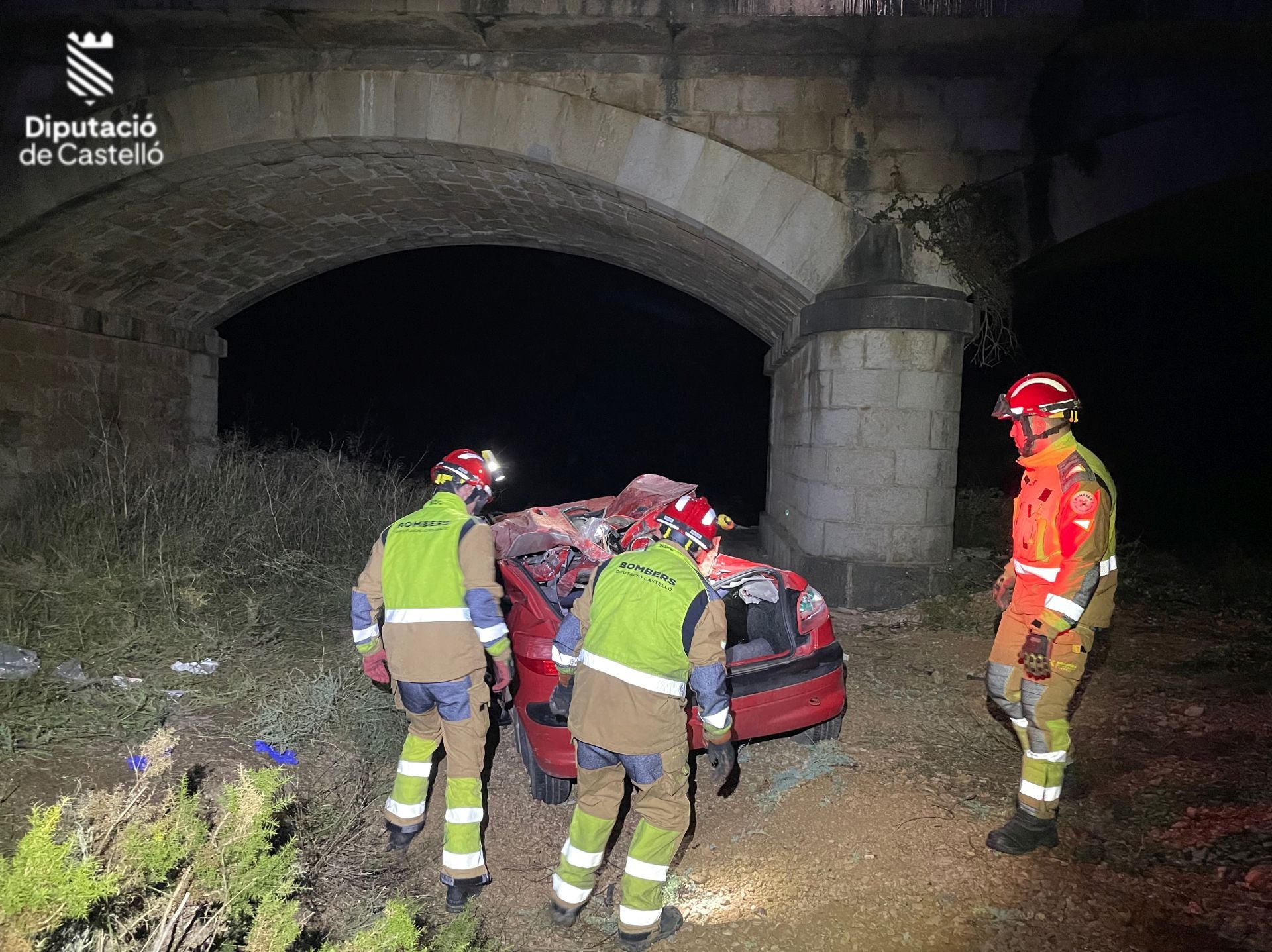 Fotos del accidente en un puente en Benassal donde han muerto dos personas