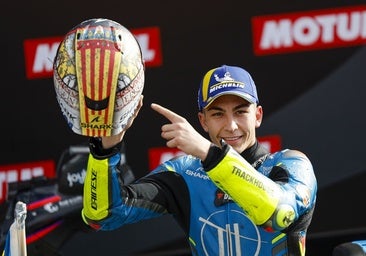 Recuerdo a las víctimas de la dana tras la línea de meta