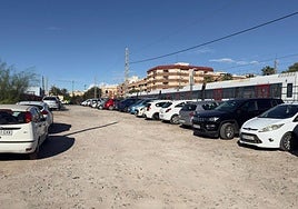 Aparcamiento junto a la estación de Metrovalencia.