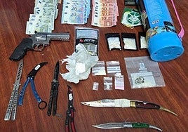 Droga y armas intervenidas a los detenidos en Russafa.