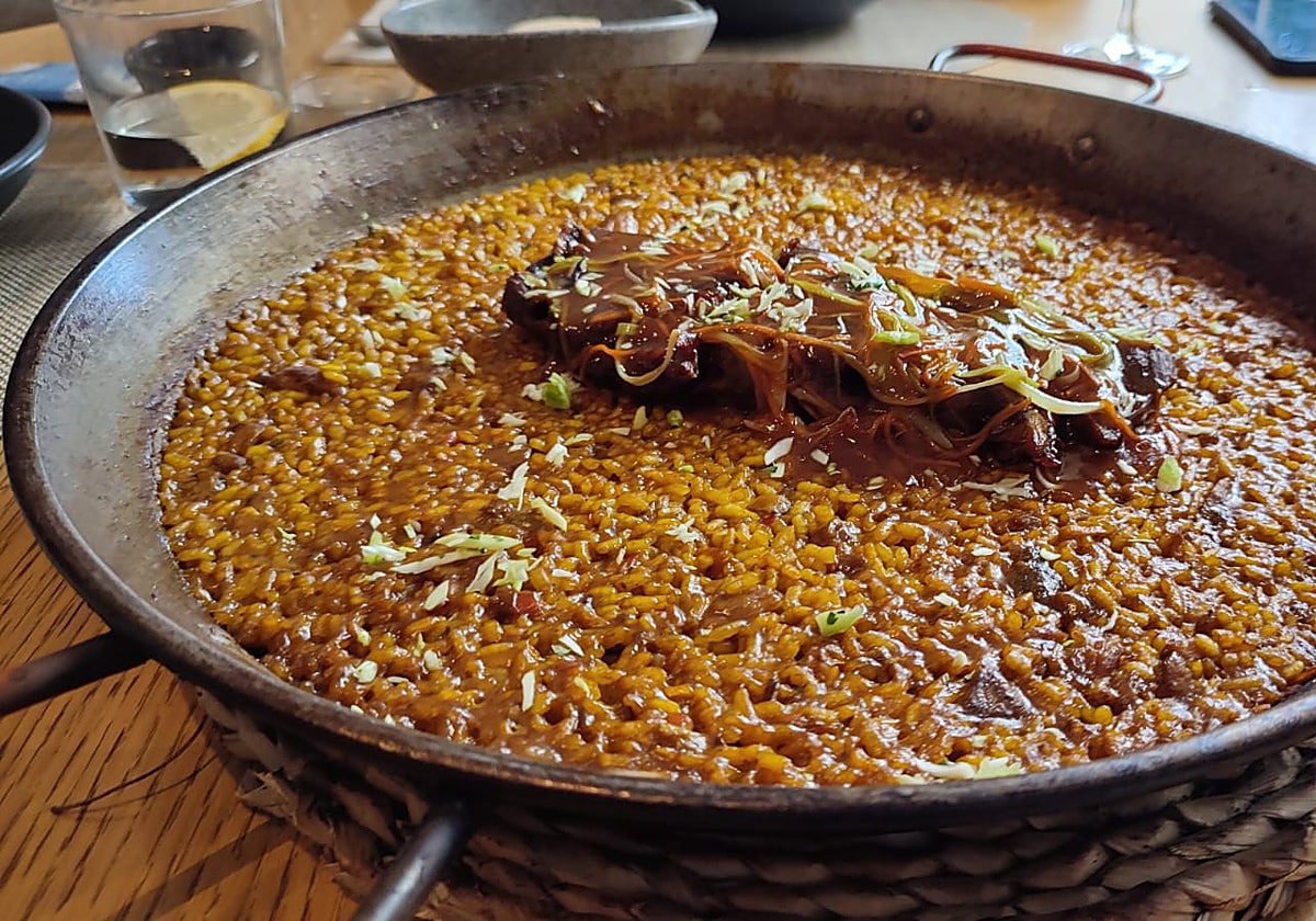Paella costilla.