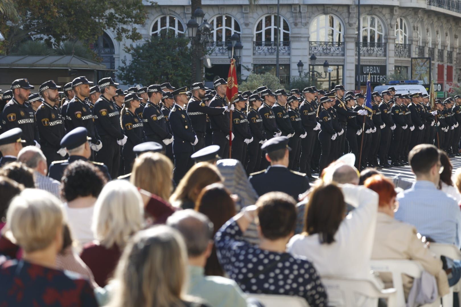 FOTOS | El despacho de los 194 nuevos policías locales de Valencia