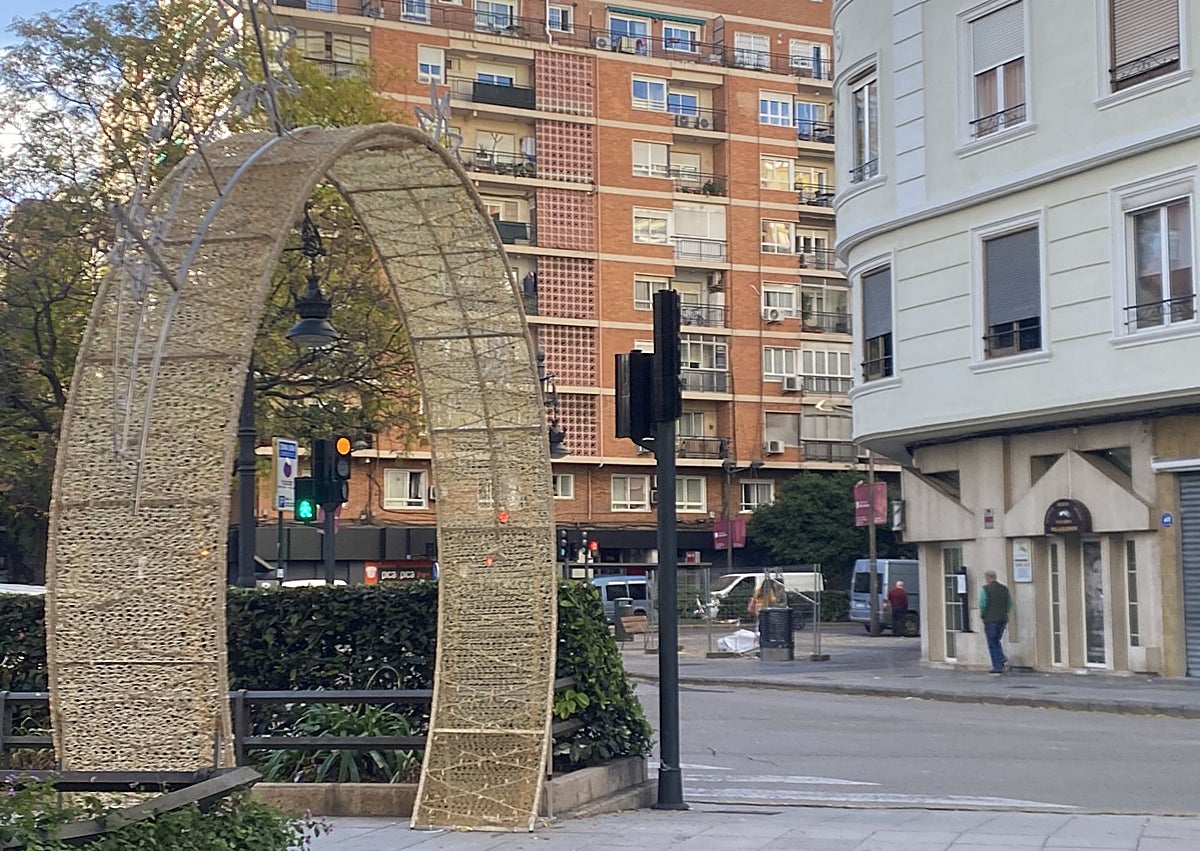 Imagen secundaria 1 - Árbol de Navidad, arco de Reino de Valencia y rueda de prensa del encendido de luces.