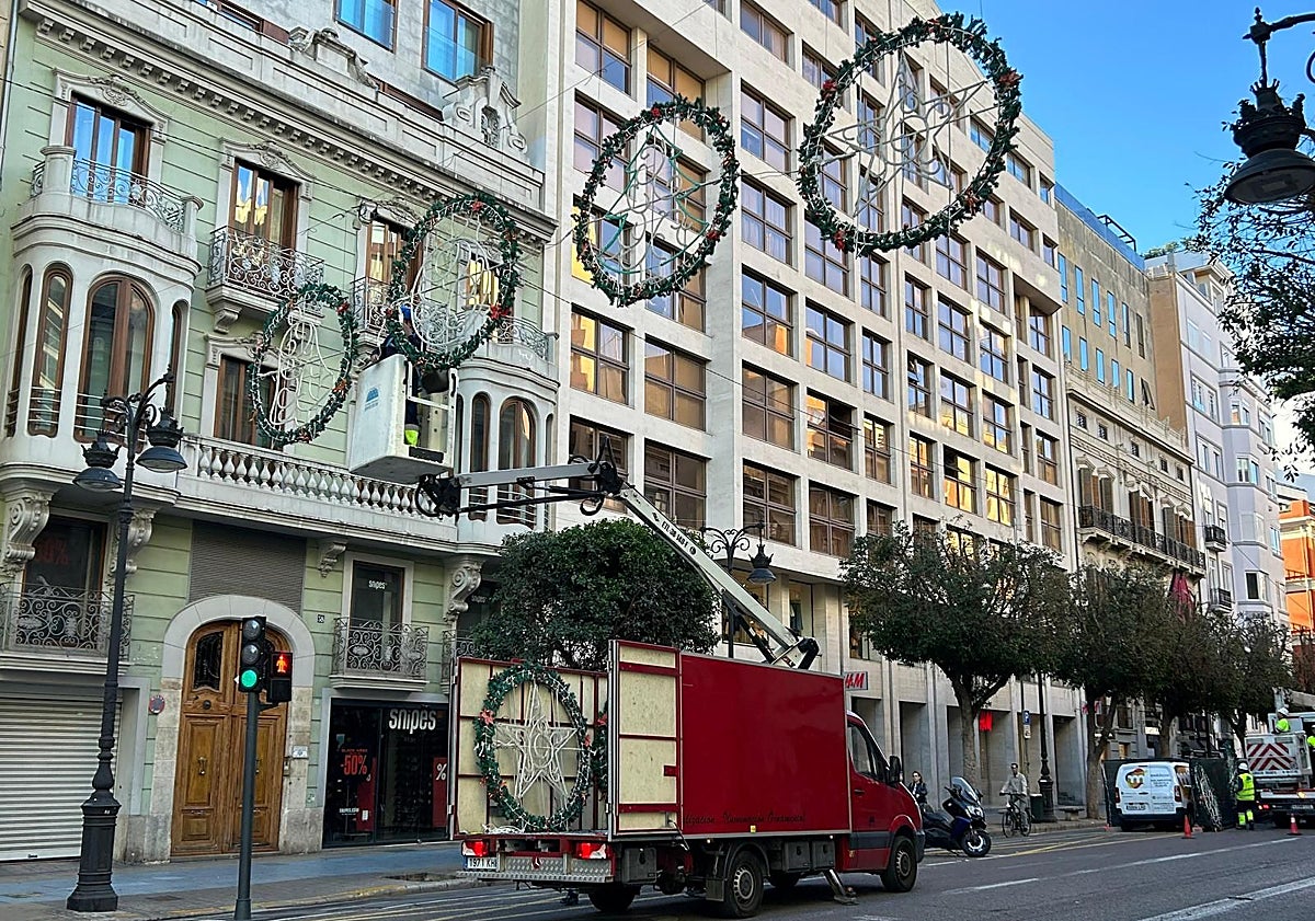 Imagen principal - Decoración navideña de la calle Colón.