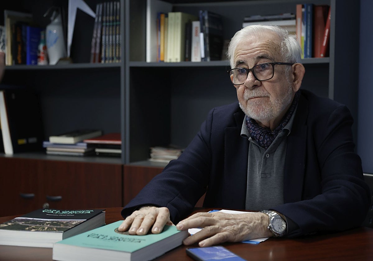 El autor del libro Francisco Pérez Puche.