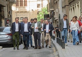 Núñez Feijóo, junto a otros barones del PP. A la derecha, Mazón.