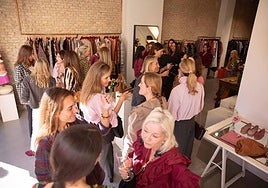 Mujeres en La Folie, el espacio de Carlos Torres.