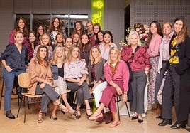 El grupo de mujeres que ha coincidido en BarX convocadas por Paula Martínez.