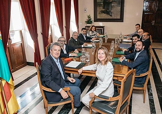 Begoña Carrasco y Vicente Martínez Mus, durante la reunión.
