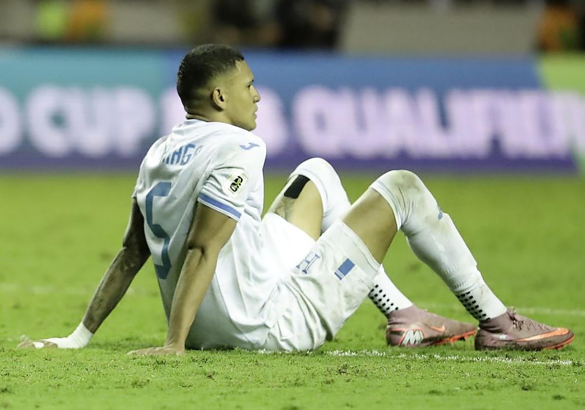 Kervin Arriaga, con Honduras, tras quedarse fuera del Mundial.