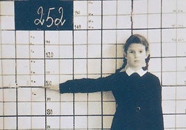 Alumna midiéndose, en 1955.