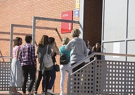 Imagen de archivo de una de las puertas del centro de salud de La Coma.
