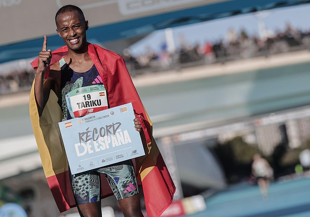 Tariku Novales, récord de España en el Maratón Valencia Trinidad Alfonso 2023.