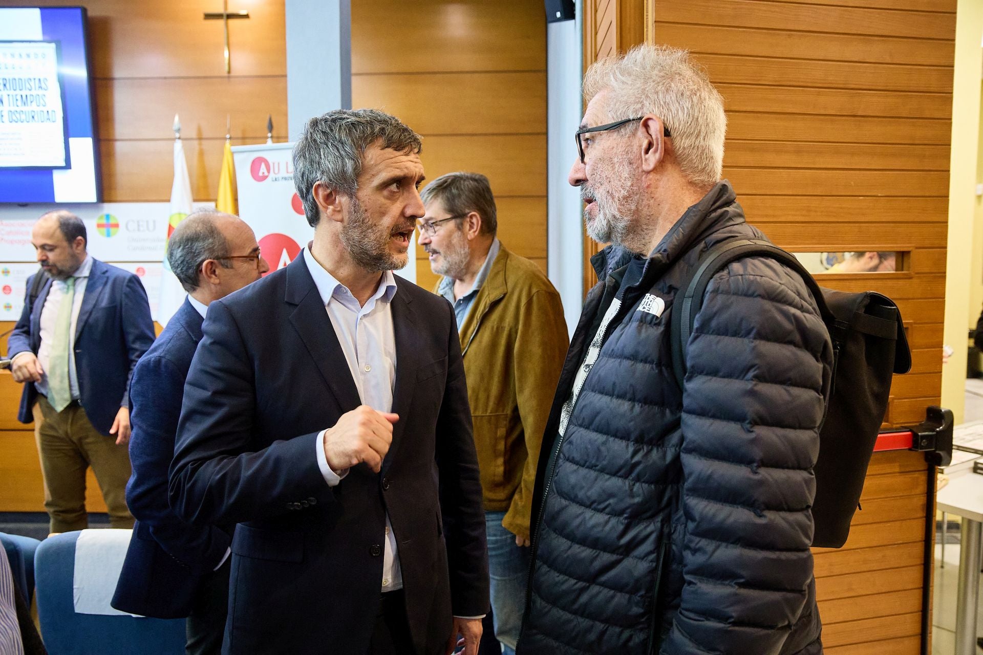 FOTOS | Fernando Belzunce presenta su libro &#039;Periodistas en tiempos de oscuridad&#039; en el Aula de LAS PROVINCIAS