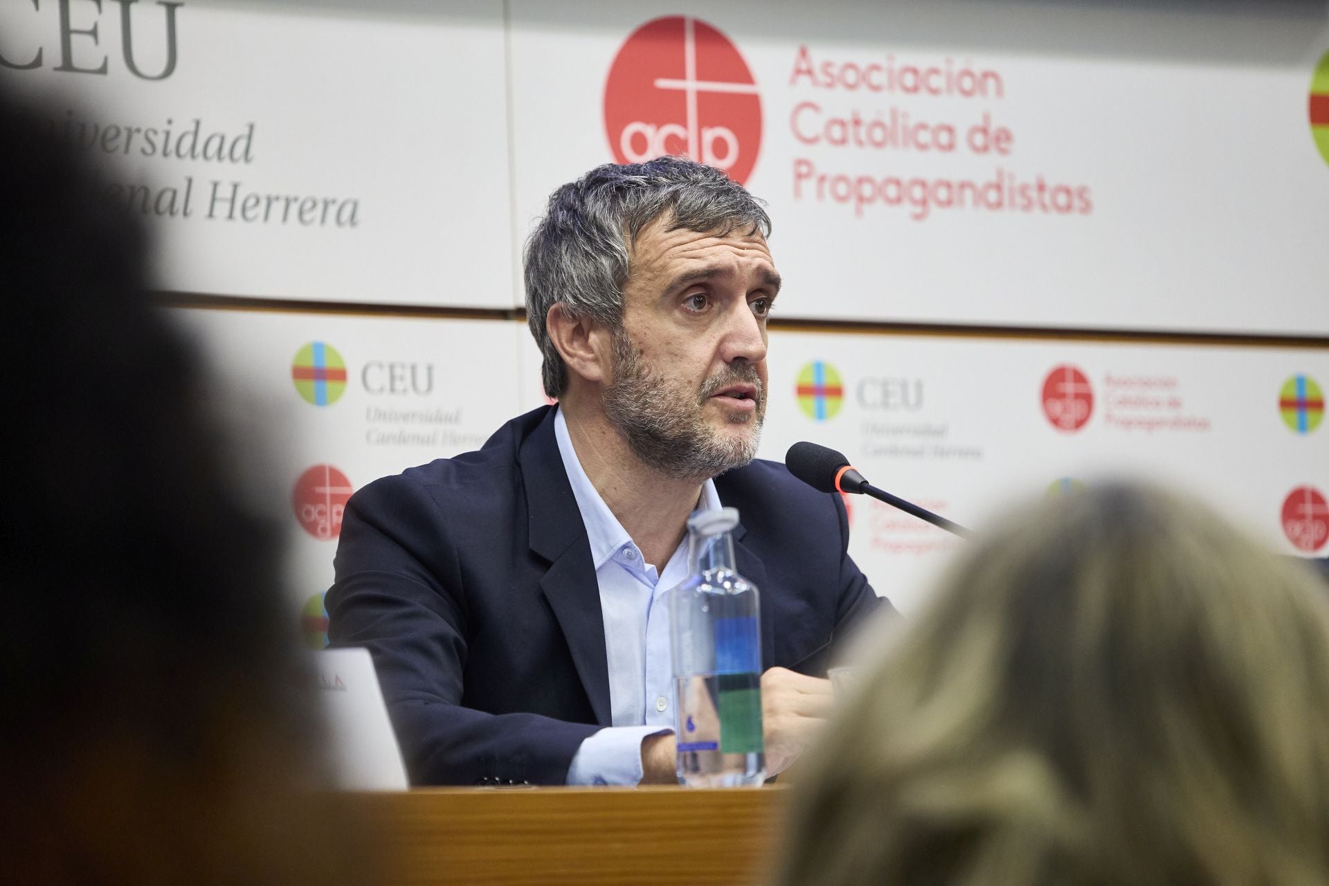 FOTOS | Fernando Belzunce presenta su libro &#039;Periodistas en tiempos de oscuridad&#039; en el Aula de LAS PROVINCIAS