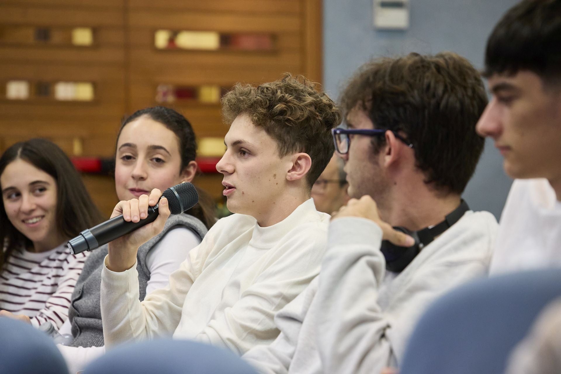 FOTOS | Fernando Belzunce presenta su libro &#039;Periodistas en tiempos de oscuridad&#039; en el Aula de LAS PROVINCIAS