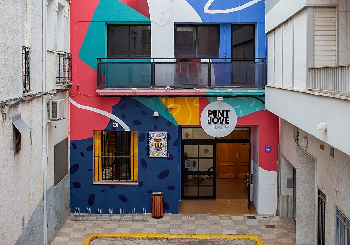 Fachada Punt Jove de Guadassuar.