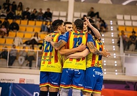 Léleman Conqueridor celebra uno de los puntos de su partido