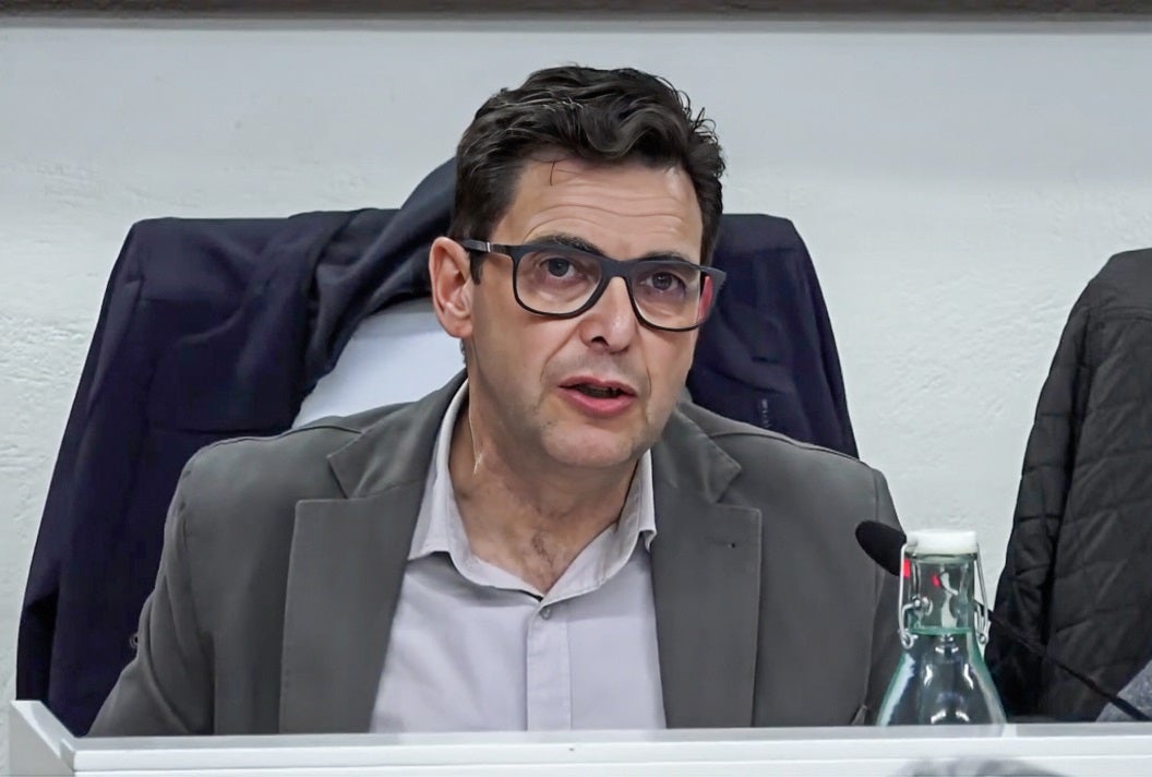 José Antonio Martñinez, portavoz del PSPV en el pleno de Ontinyent.