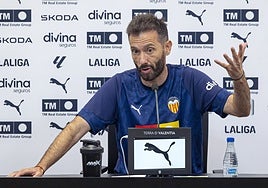 Carlos Corberán, en rueda de prensa.