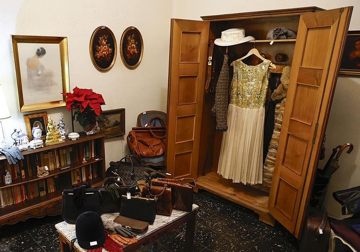 FOTOS | Furor por los muebles vintage en Valencia