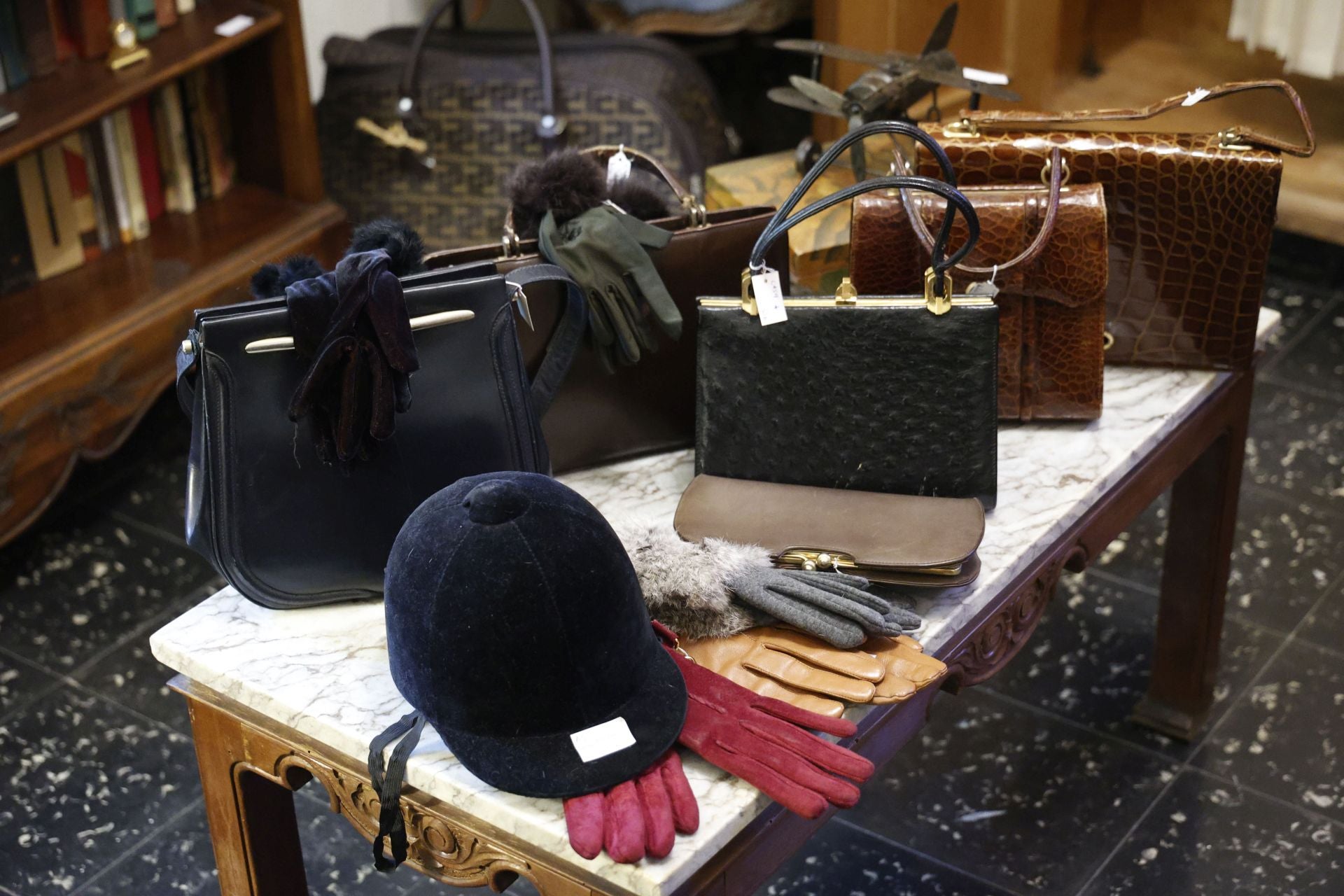 FOTOS | Furor por los muebles vintage en Valencia