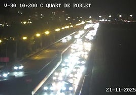 Atascos en la V-30 este viernes, 21 de noviembre.