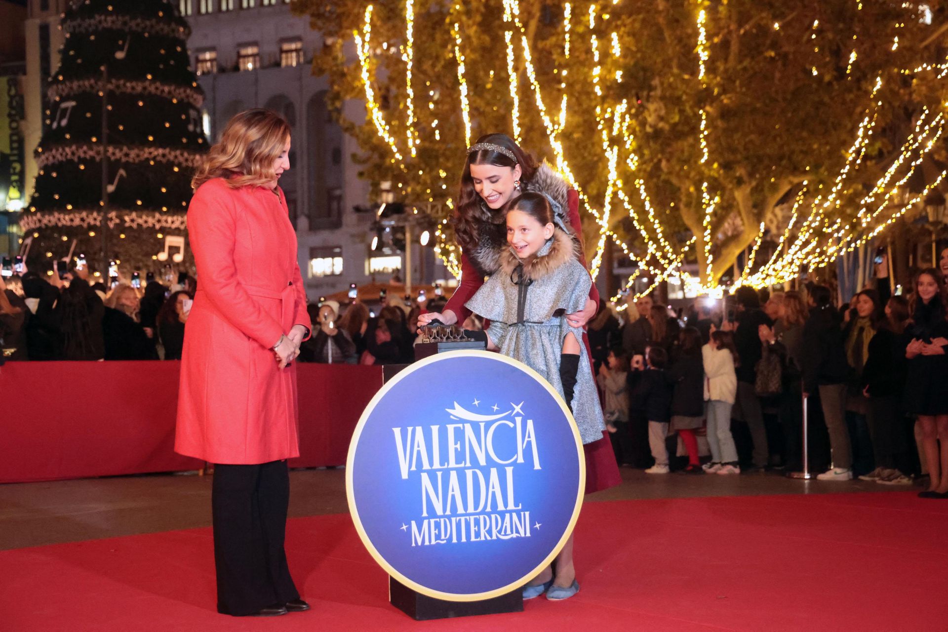 FOTOS | Así ha sido el encendido de luces de la Navidad 2025 en Valencia