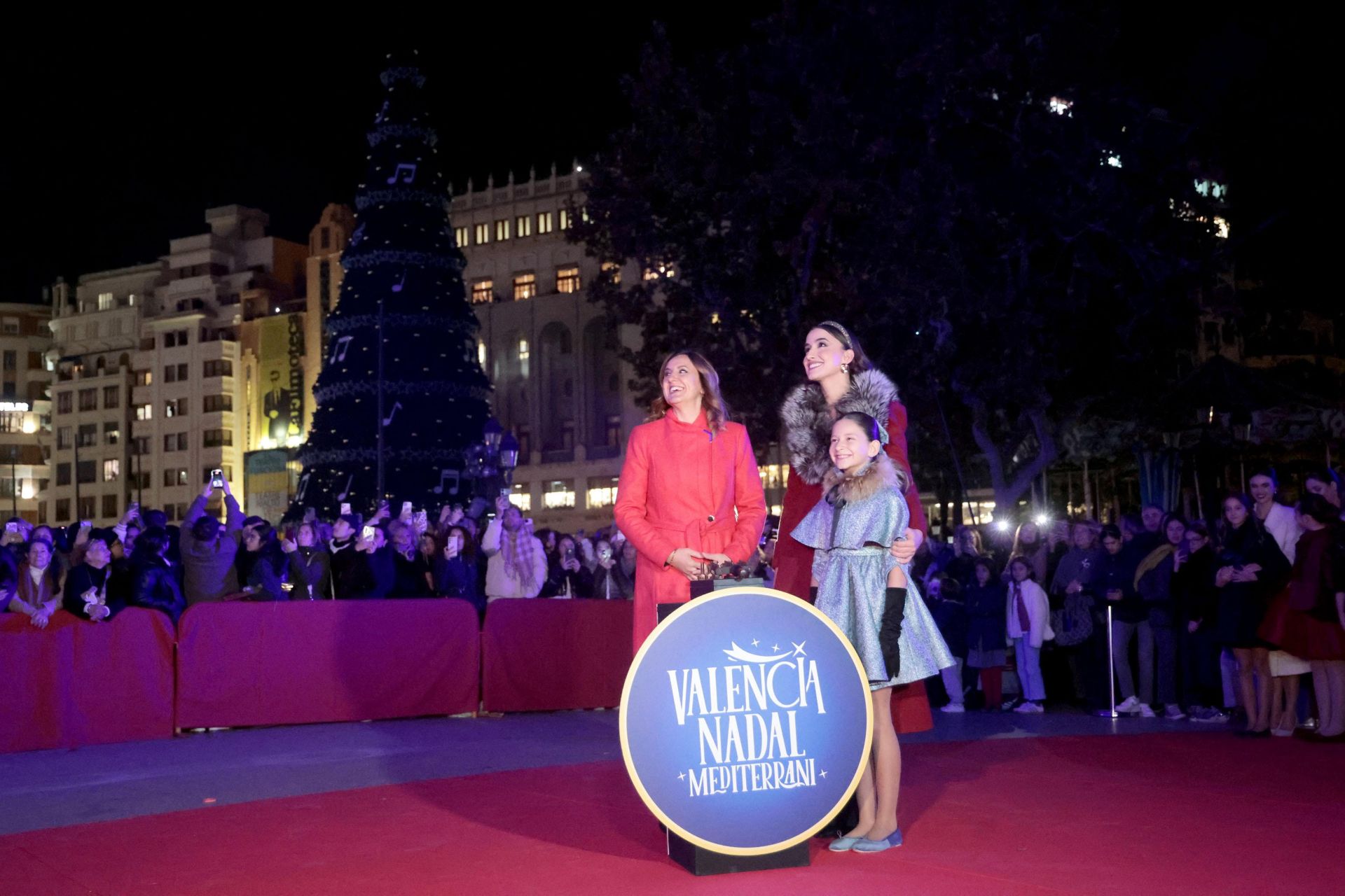 FOTOS | Así ha sido el encendido de luces de la Navidad 2025 en Valencia