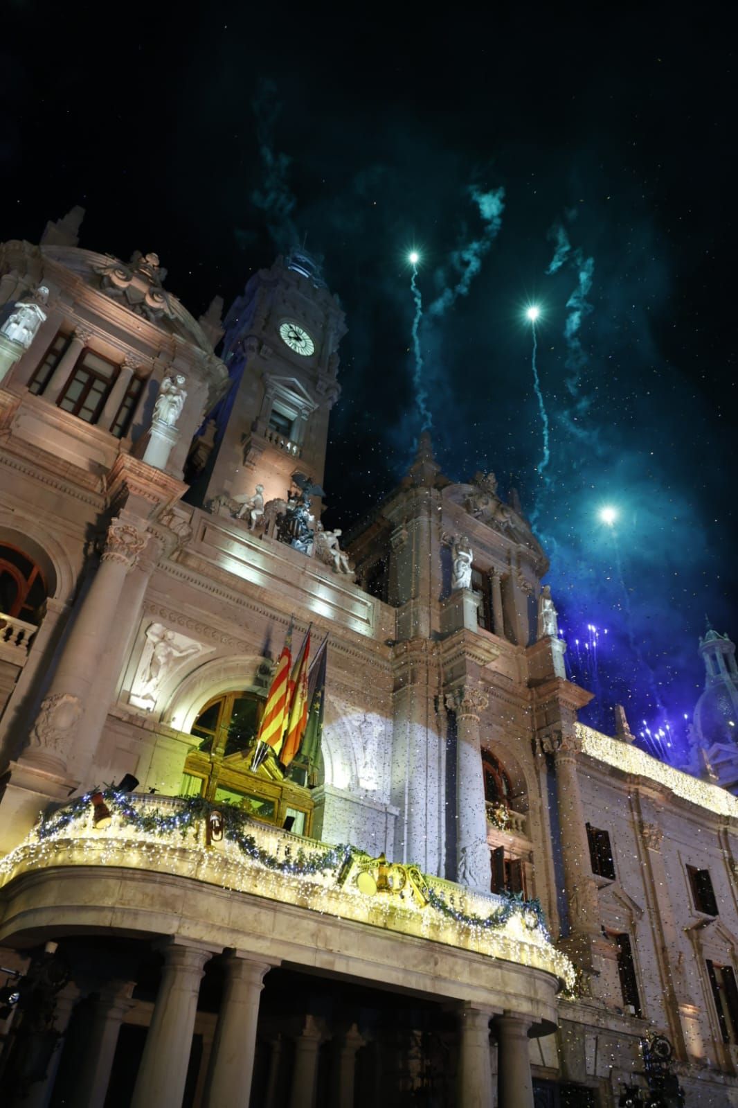 FOTOS | Así ha sido el encendido de luces de la Navidad 2025 en Valencia